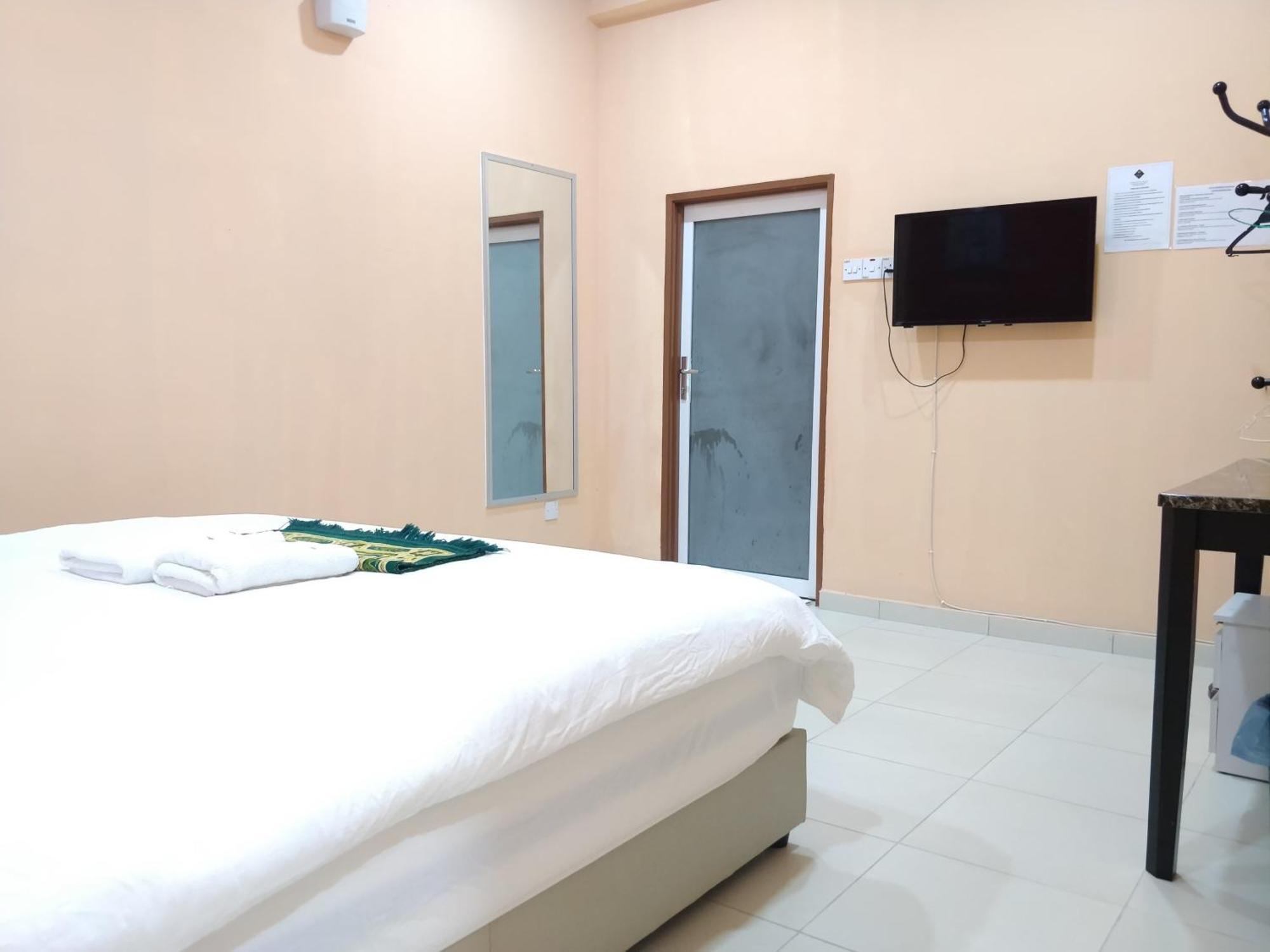 Hotel Puteri Miqaila Seri Iskandar Exterior foto