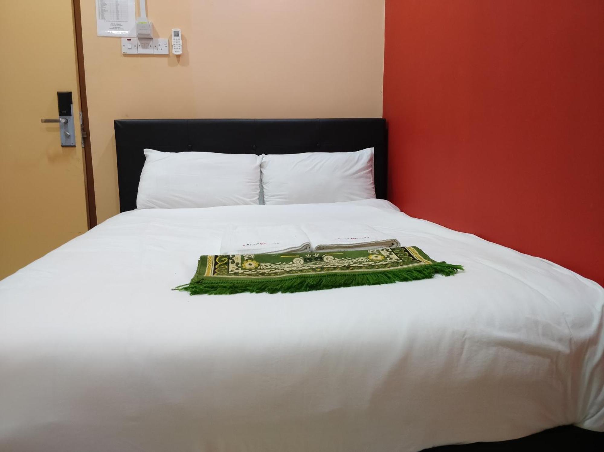 Hotel Puteri Miqaila Seri Iskandar Exterior foto