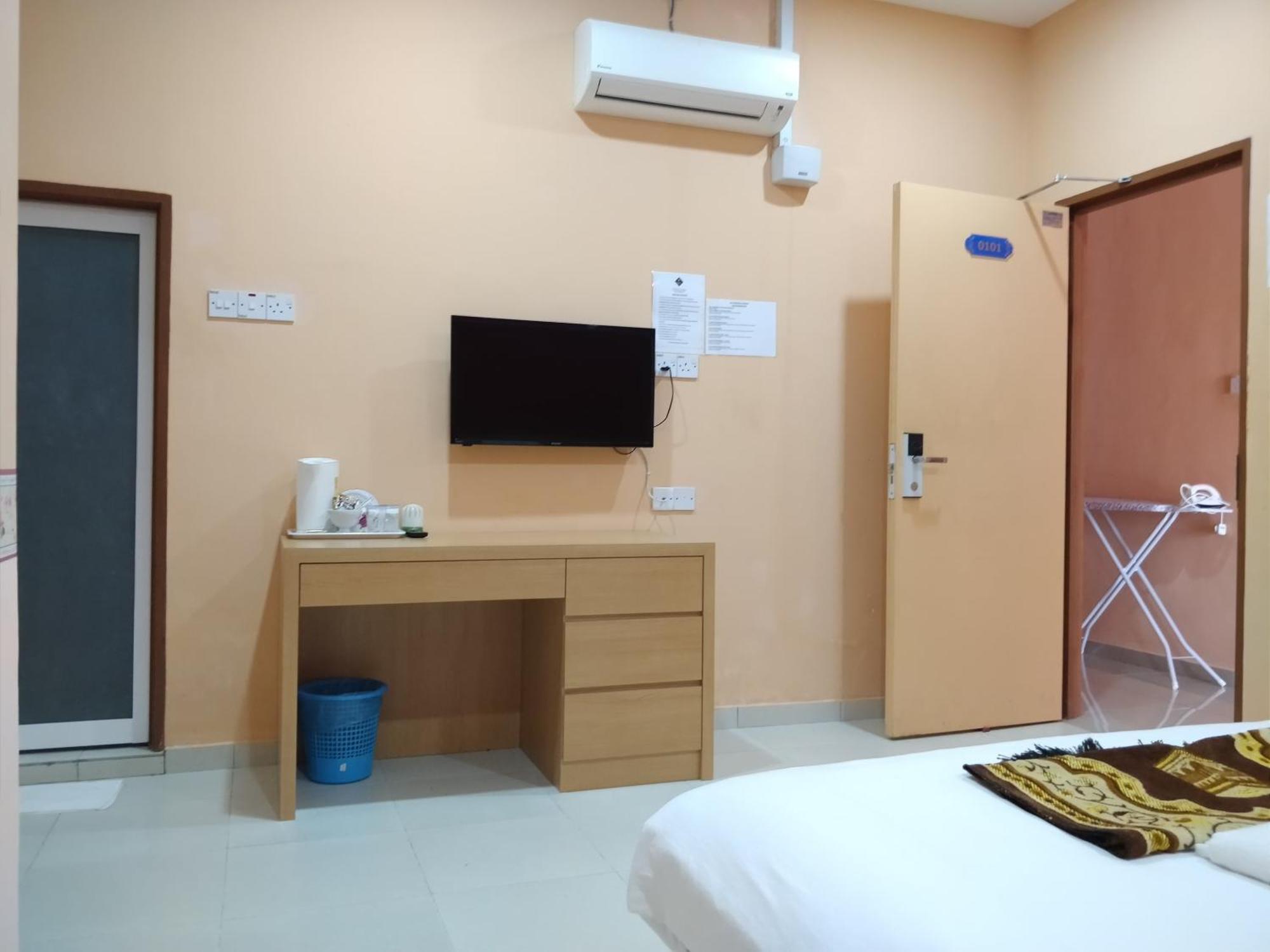 Hotel Puteri Miqaila Seri Iskandar Exterior foto