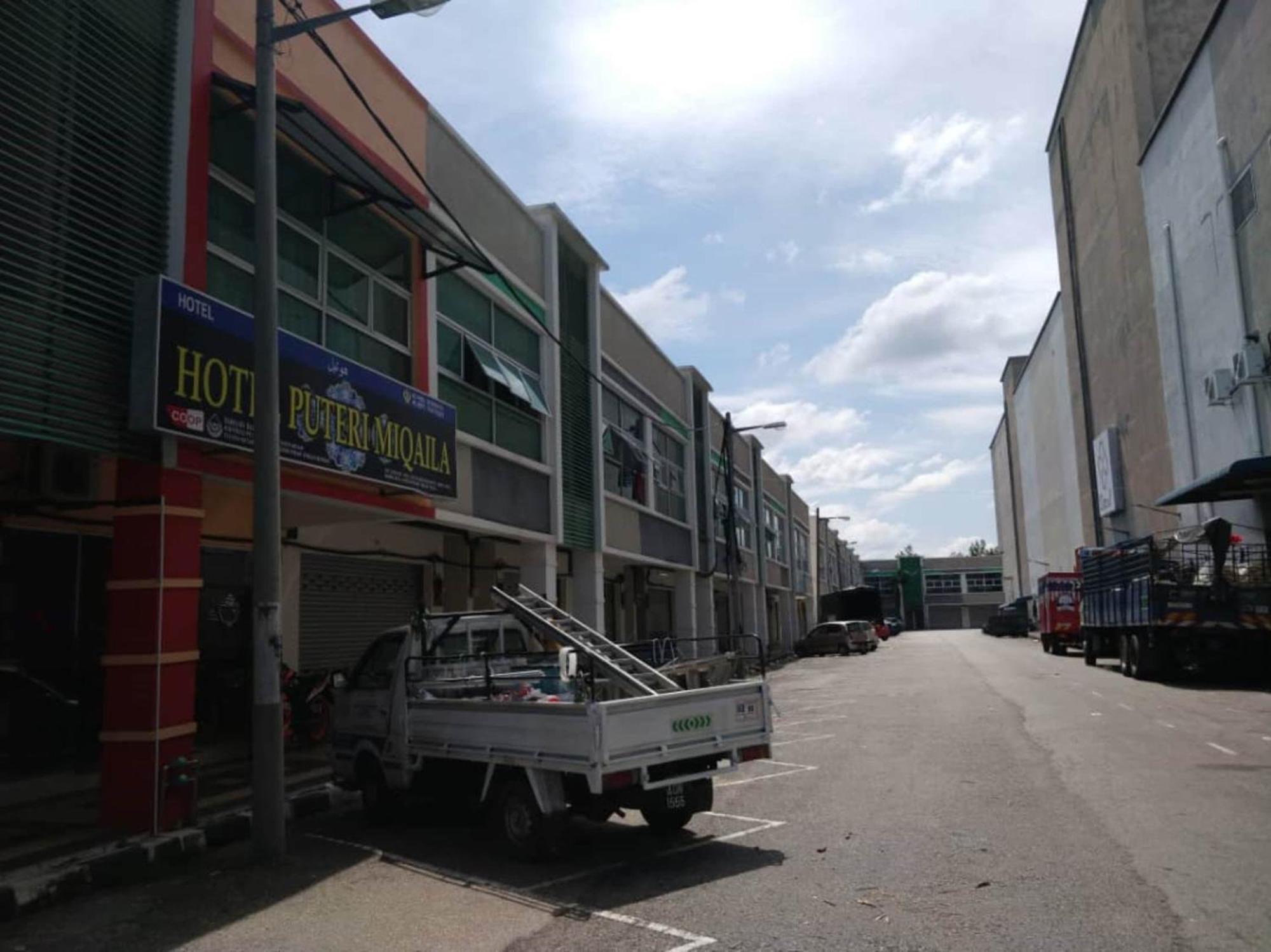 Hotel Puteri Miqaila Seri Iskandar Exterior foto