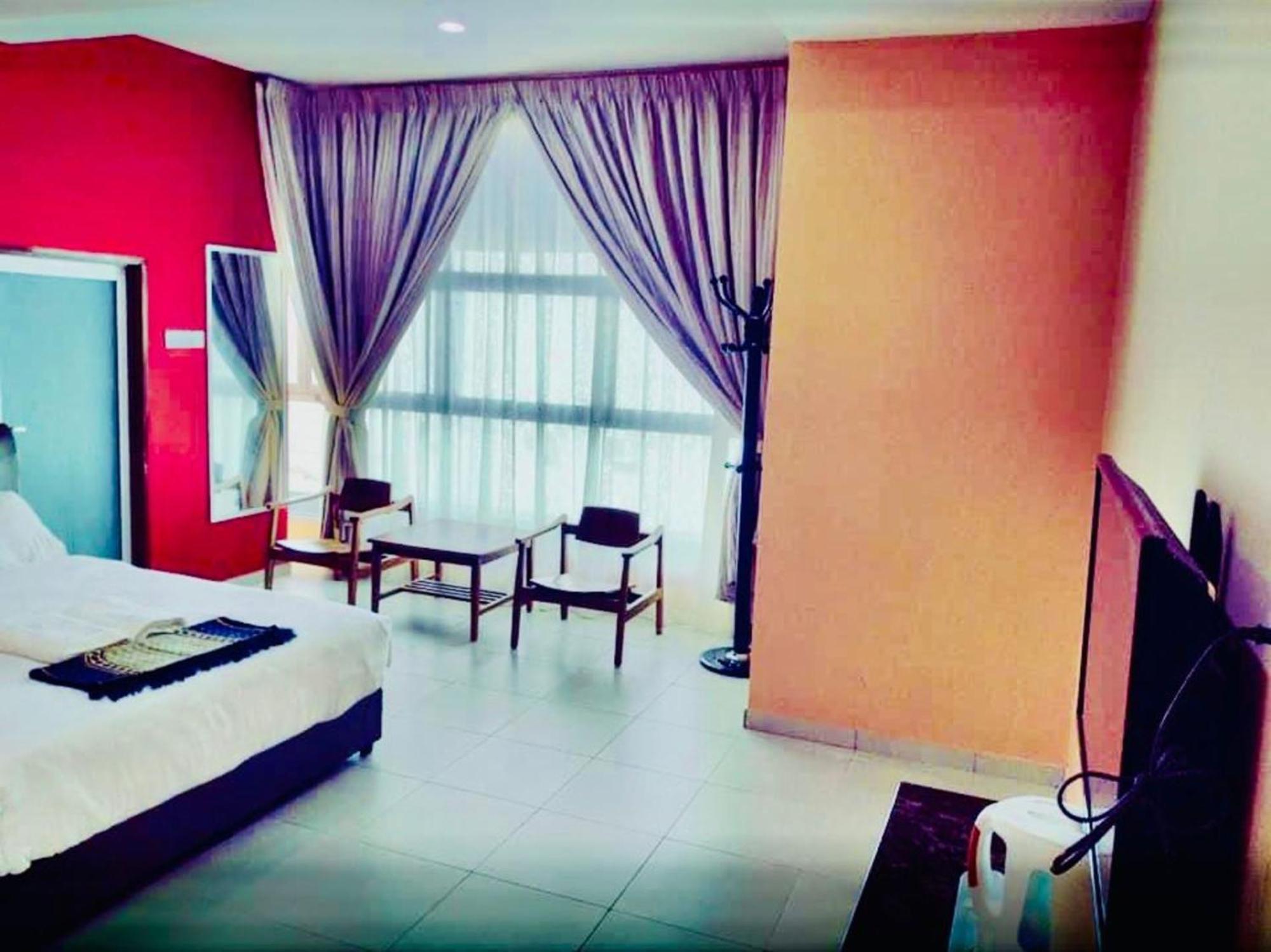 Hotel Puteri Miqaila Seri Iskandar Exterior foto