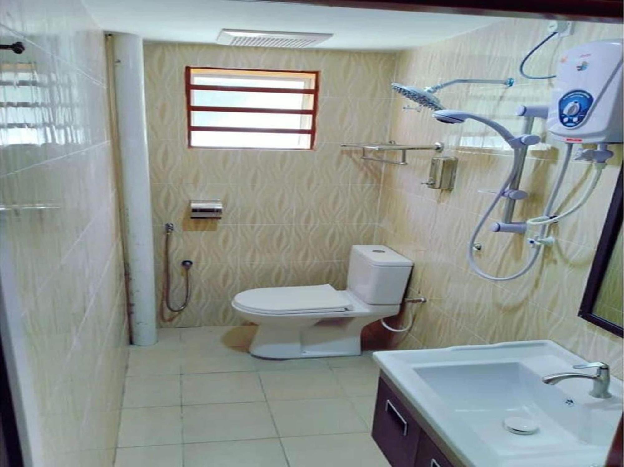 Hotel Puteri Miqaila Seri Iskandar Exterior foto
